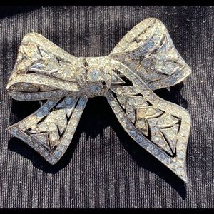 Rhinestone Diamond Ribbon pin